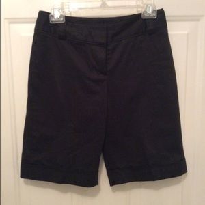 WHITE HOUSE BLACK MARKET SHORTS THAT YOU WILL LOVE. NEUTRAL BLACK MATCHES ALL.